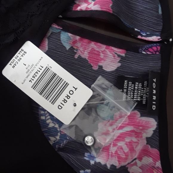 NWT Torrid Floral Blouse with Lace Detailing - Picture 4 of 4